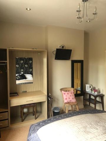 The Blacksmith Arms Bed & Breakfast Alton  Ngoại thất bức ảnh